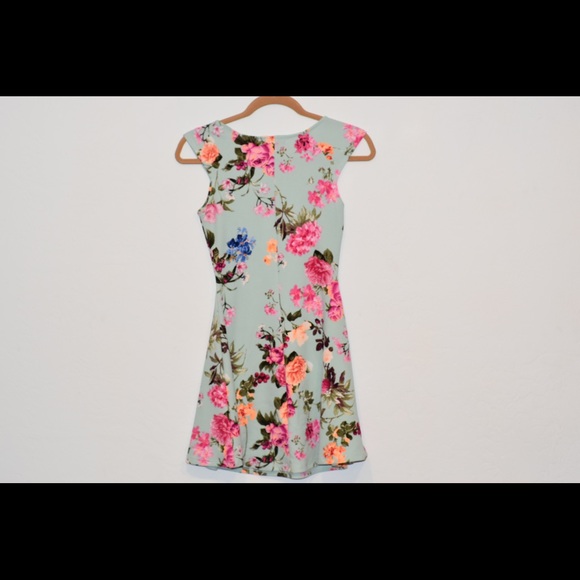 Necessary clothing hotel cali floral dress - Picture 3 of 3